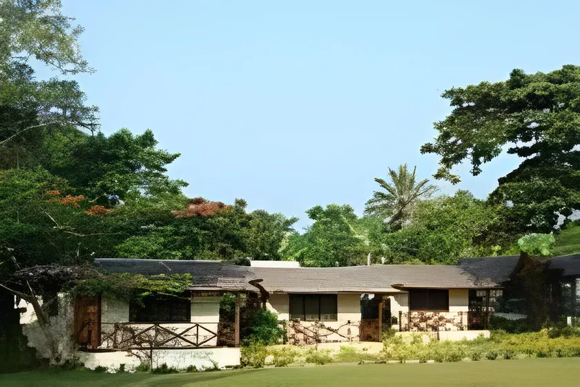 Beachfront Resort - Image 1