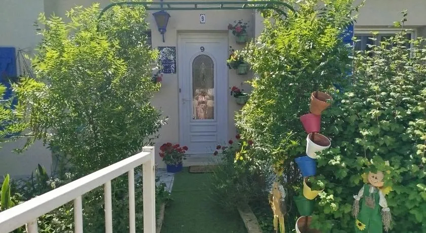 maison fleurie - Image 1