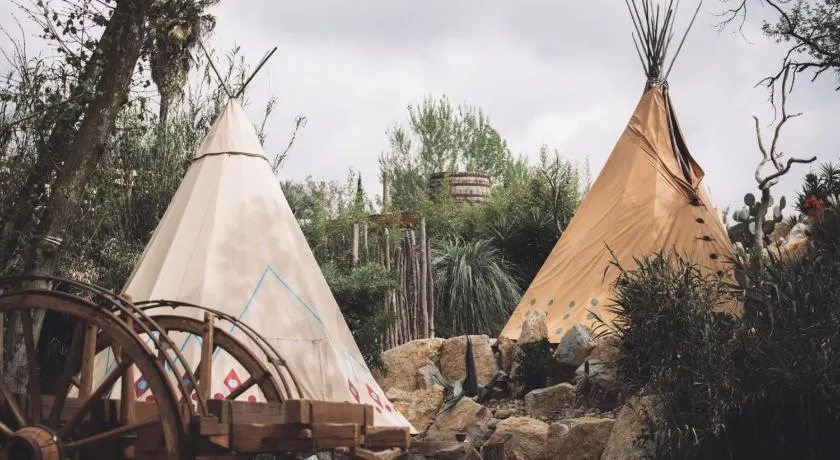 Logement insolite glamping tipi Var Grimaud - Image 1