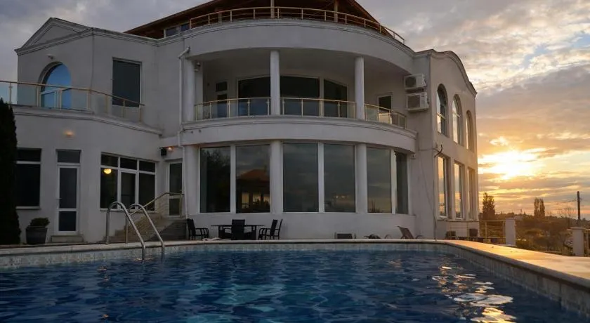 Amber Hotel Guest house Varna - Image 1