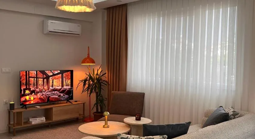 Cozy Atmosphere in the Heart of Town - Image 1
