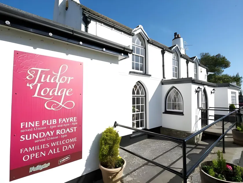 Tudor Lodge Bed & Breakfast - Image 1
