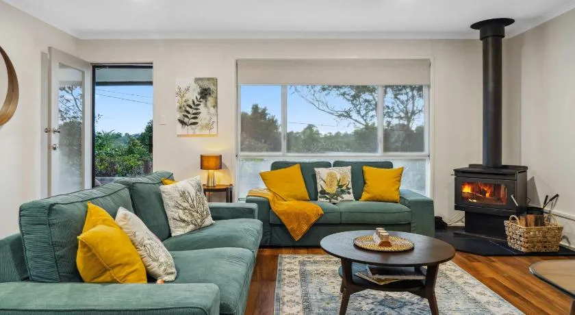 Wattle Cottage - A Stylish Hinterland Escape - Image 1