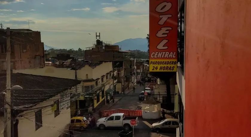 Hotel Central Fusa - Image 1