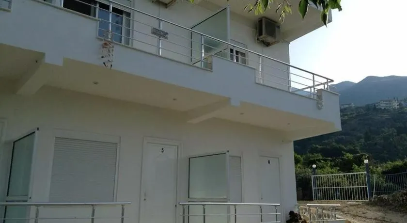 Guest house Plazhi Dhermi - Image 1