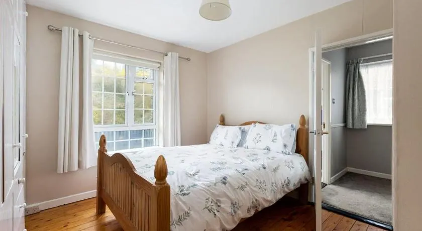 Cozy Homestay with Sea & Garden Views Ultra Fast WiFi Close to Town - Image 1