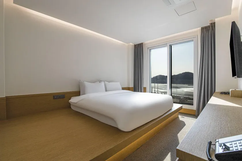 Bluefrog Hotel - Image 1