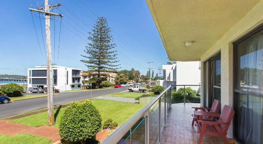 Champagne Court 1 cerca de Bowling club y rockpool - Image 1