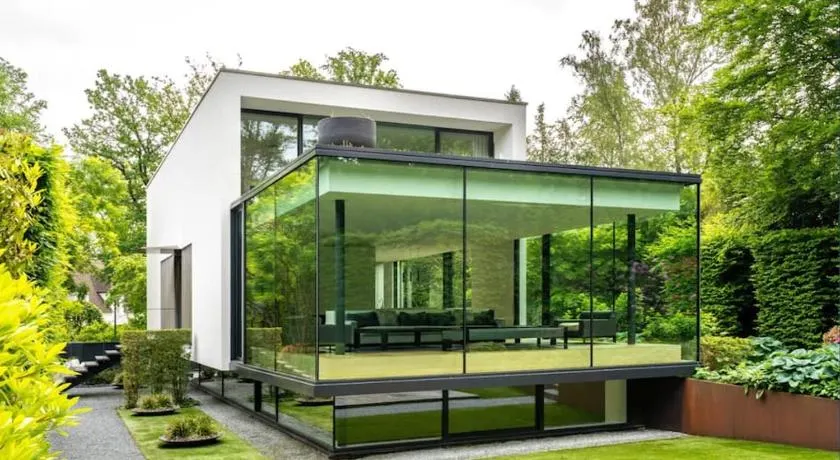 Luxurious 1000m2 Villa with Garden and Pool - Image 1