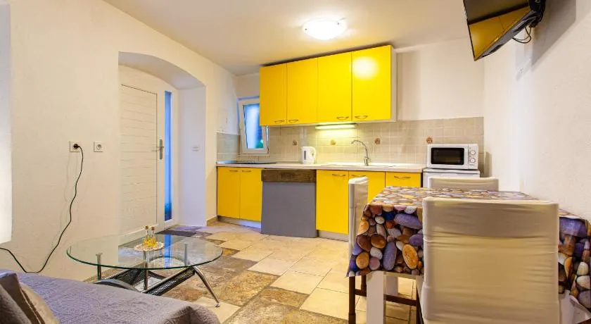 Room M - Image 1