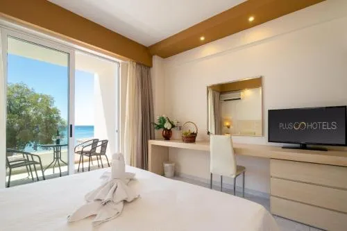 Kamari Plus Hotel - Image 1