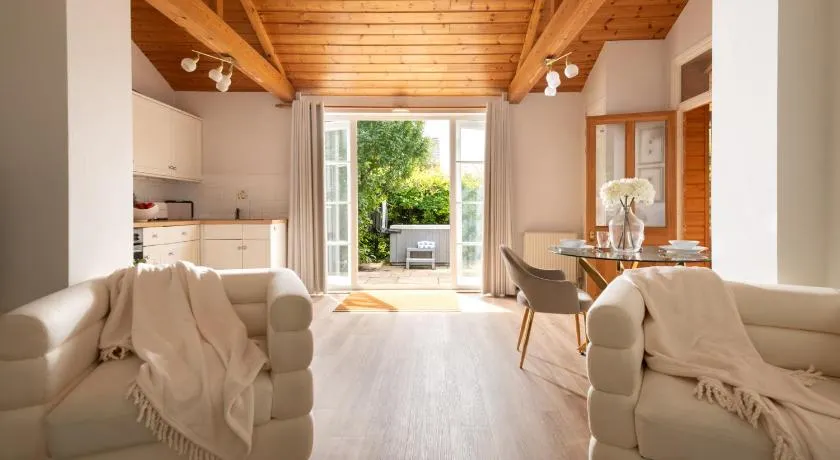 Luxurious Snowdrop Cabin with Private Hot Tub - Image 1