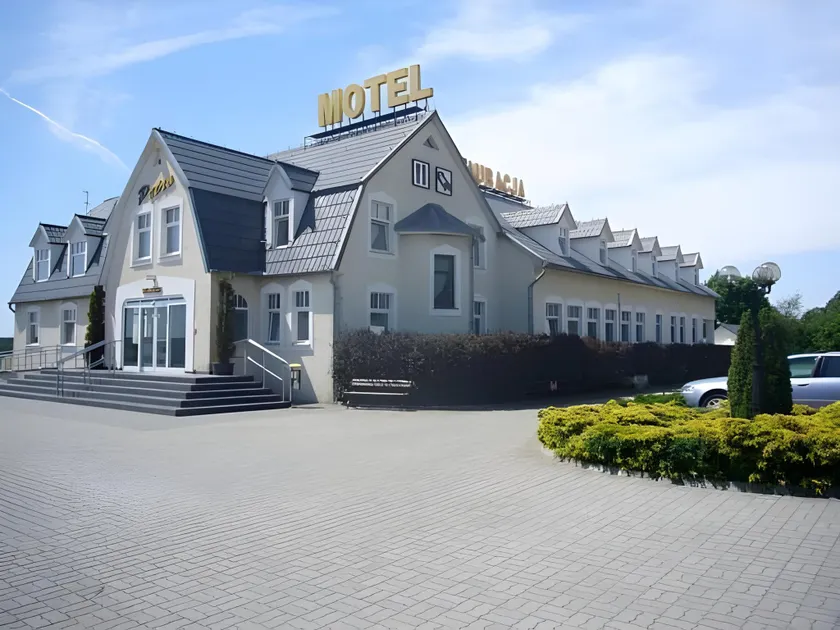 Motel Petro - Image 1
