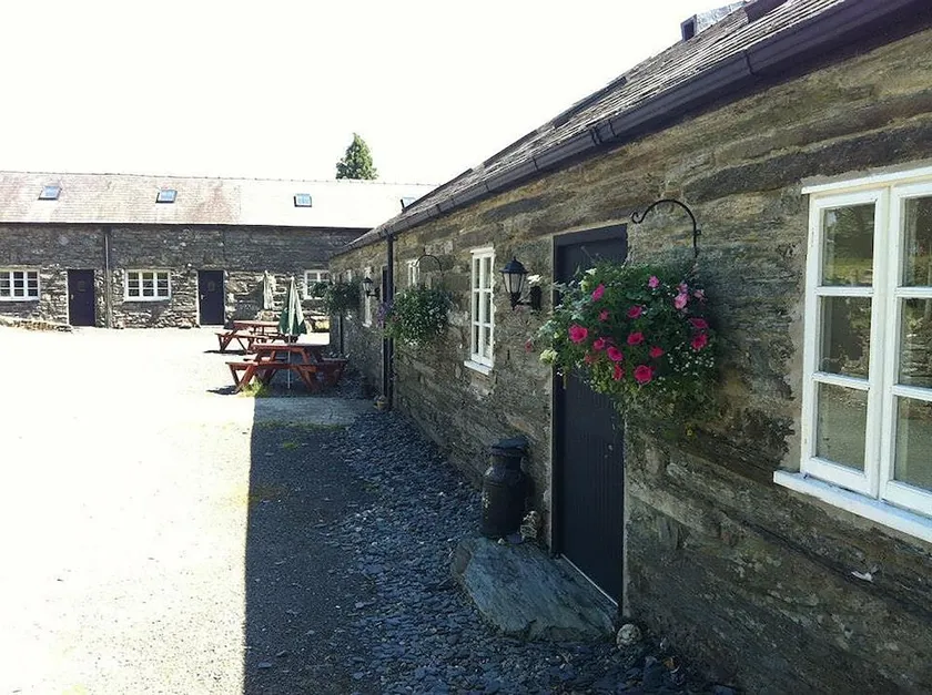 The Oakeley Arms Hotel - Image 1