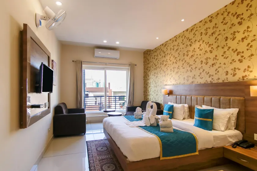 Hotel Florida -Manali Highway & 9 mins drive from Chandigarh University - Image 1