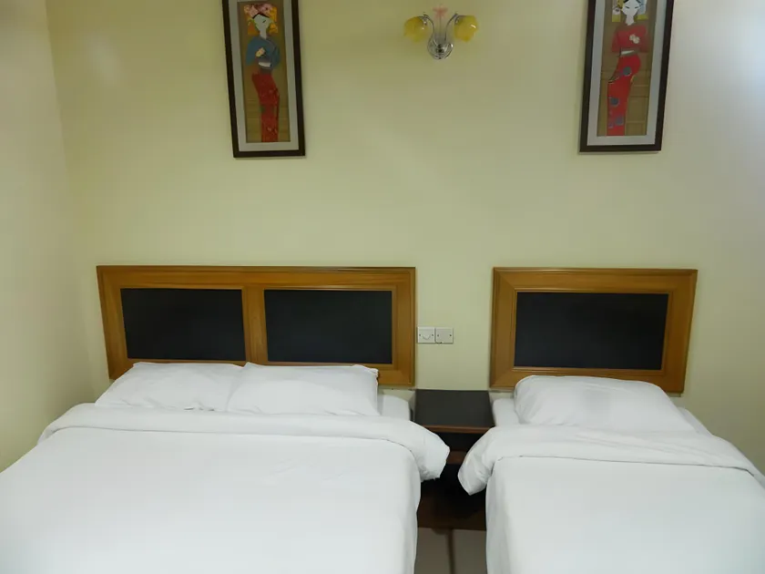 Sweet Hotel - Image 1