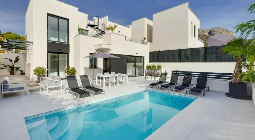 Villa Blanka amazing villa with Hot tube & heated pool in Polop Alicante - Image 1