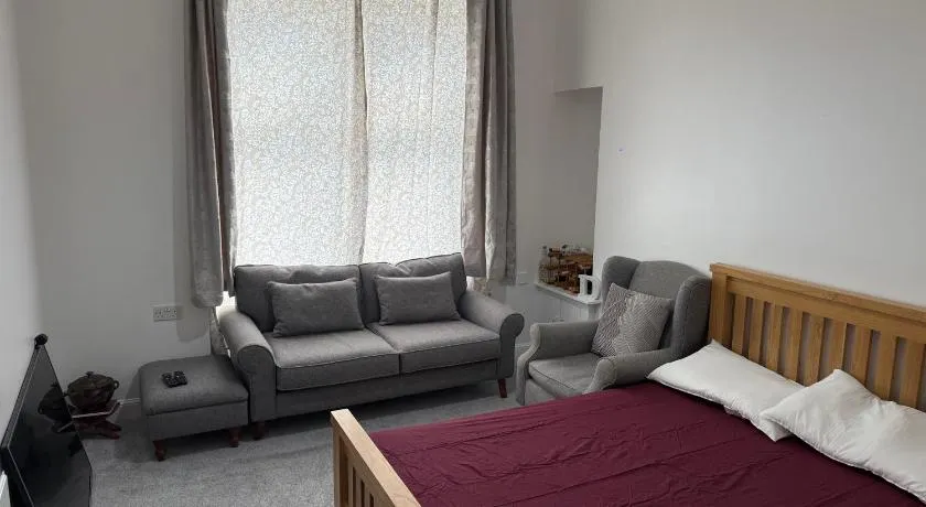 Zikach Apartment Near to Glasgow Airport - Image 1