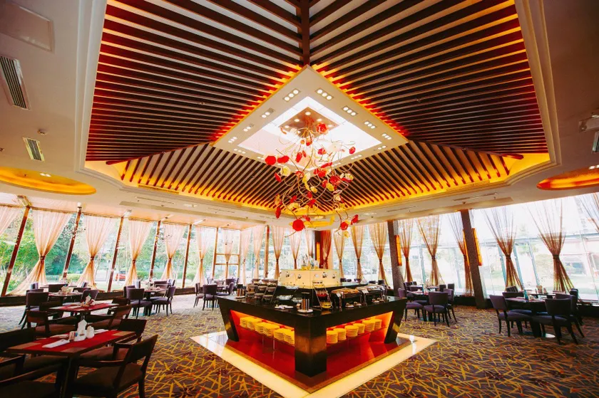 Jinling Yuntai Hotel - Image 1