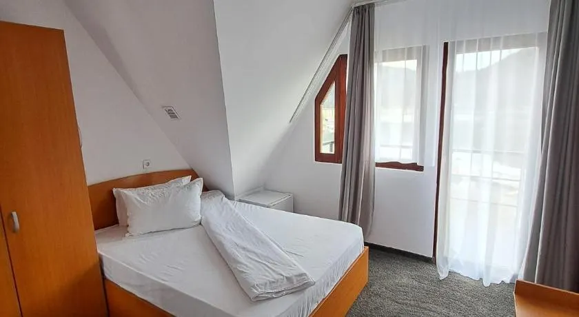 Hotel Pescarus Port Bicaz - Image 1