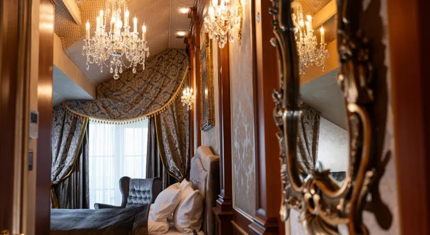 Amber VIP Hotel - Image 1