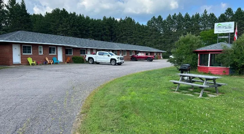 Mountain View Motel - Image 1