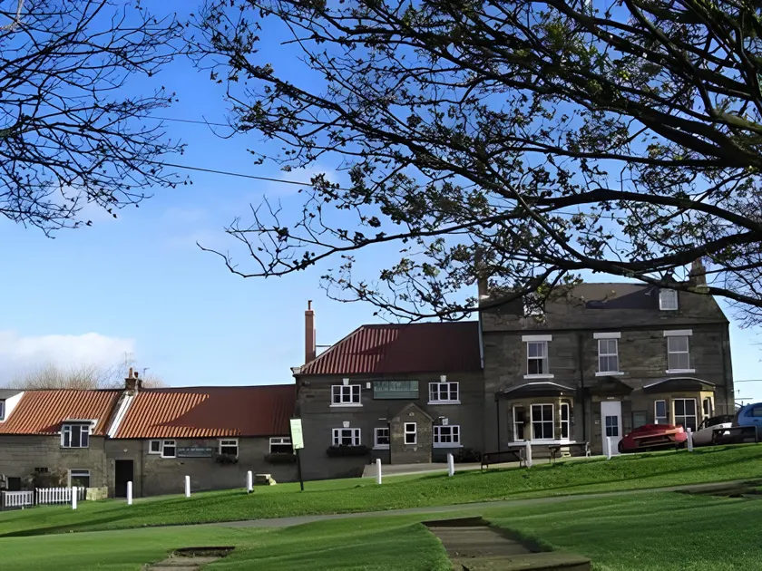 The Fox & Hounds Inn & Camping Pods - Image 1