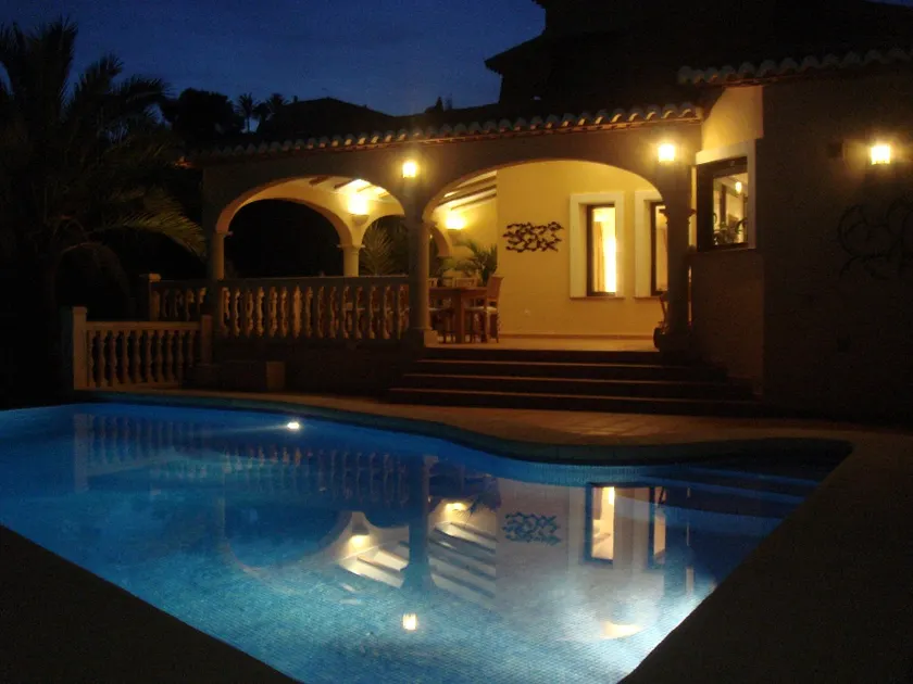 LUJOSA VILLA EN JÁVEA A POCOS PASOS DE LA PLAYA - Image 1