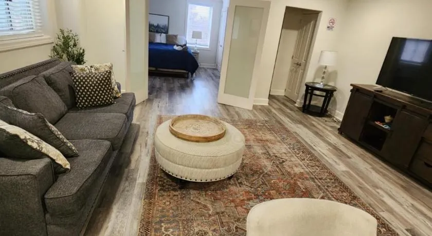 Cozy Downtown Atlanta Condo - Image 1