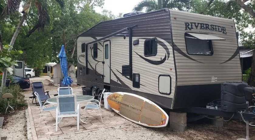 Tiny House RV, Kayak - Image 1