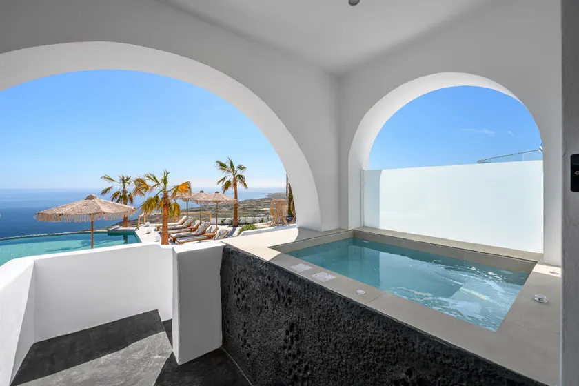Leon Luxury Suites - Image 1