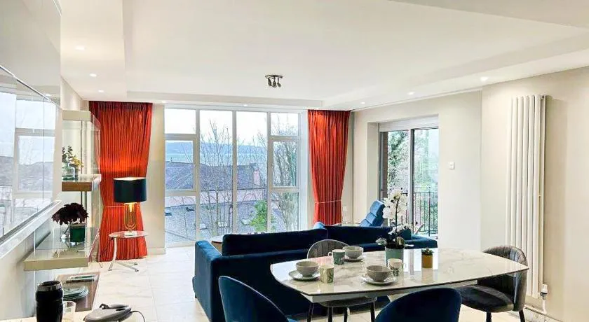 Modern Luxurious Apartment w/ Patio Balcony & View - Image 1