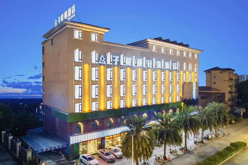 Ziyueqi Light Luxury Hotel (Meishan East Station Wanda Plaza) - Image 1