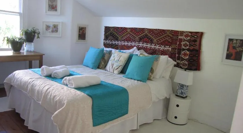 Holmewood Homestay - Image 1