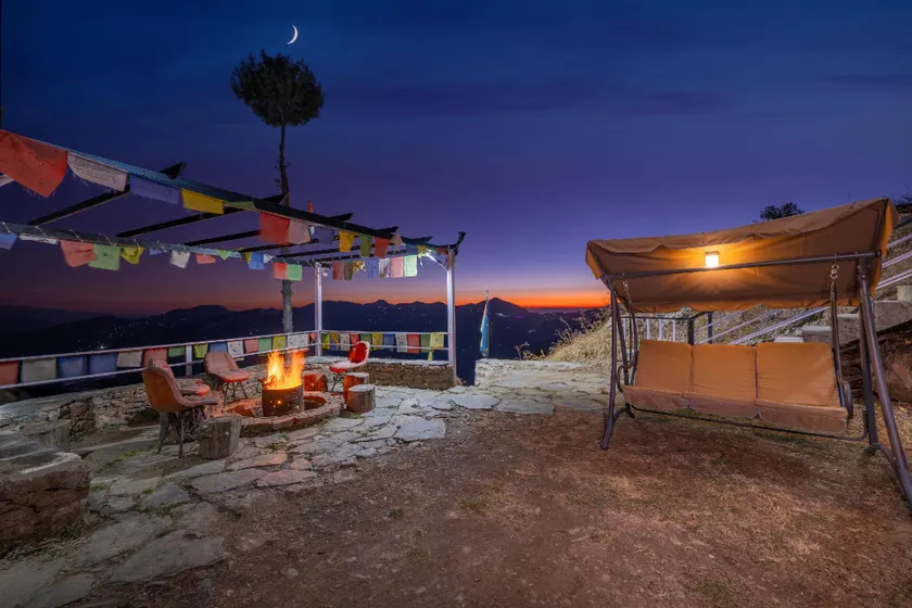 Gadegal Homestay Narkanda - Rooms & Pahadi Café - Image 1
