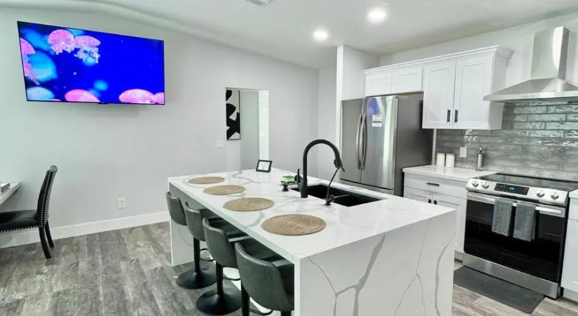 New modern centralized and lux home in Phoenix - Image 1