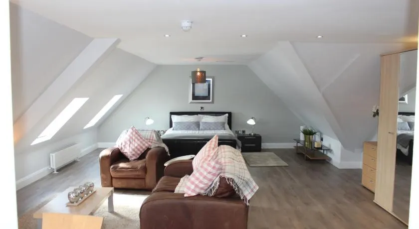 Lakeside Studio 2 Loft Apartment - Image 1