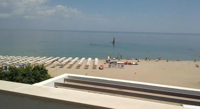 Azur Apartments - Image 1