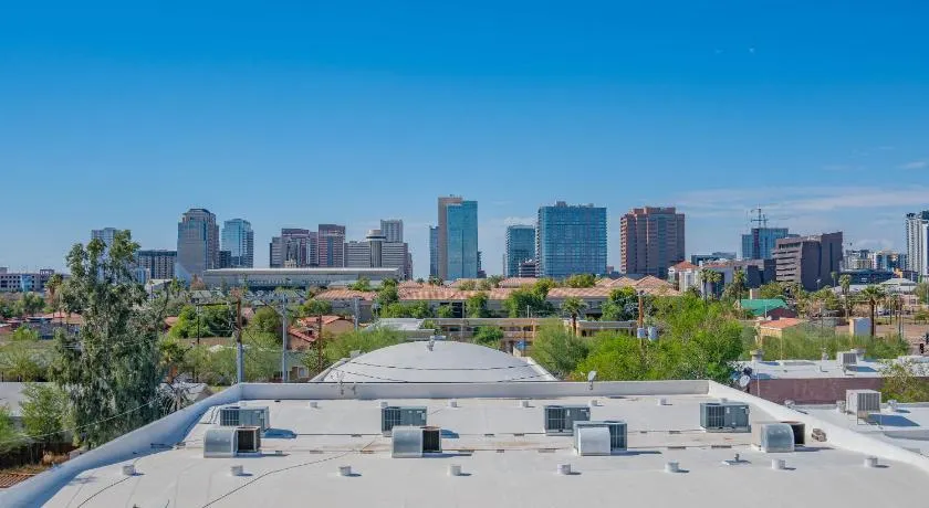 Skyline Loft Studio w City Views - Image 1
