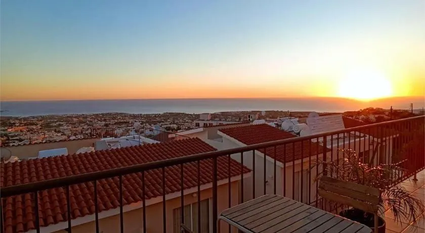 Green Oasis Penthouse - Image 1