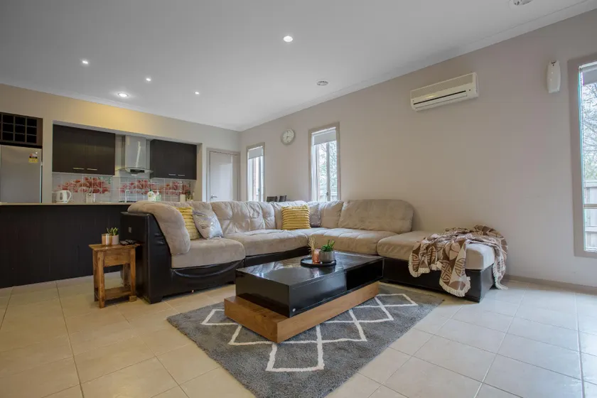 Gorgeous 4BR home in Point Cook - Image 1