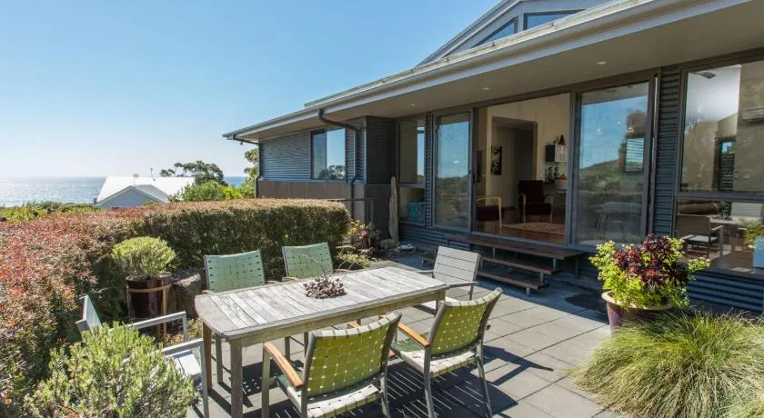 Tura Beachhouse in Dolphin Cove - Image 1