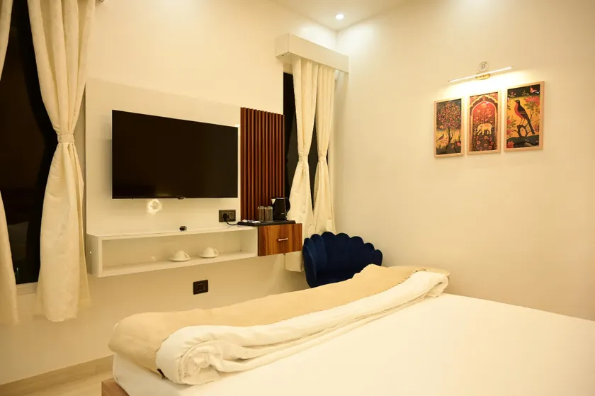Hotel Vedic Inn - Image 1