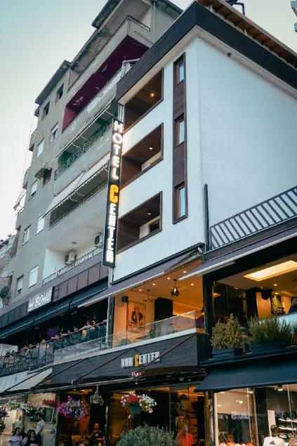 Center Hotel - Image 1