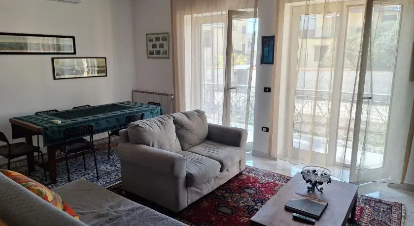 Alex's Hut, entire independent apartment - Image 1