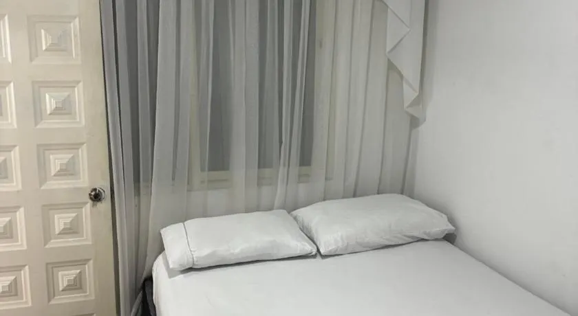 Habitación escala aeropuerto - Image 1