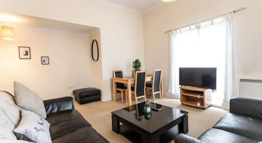 12 Bradford Old Town Swindon, 2 Bedroom, Sleeps 5, Free Secure Parking, Wifi, Long Stay Disc - Image 1