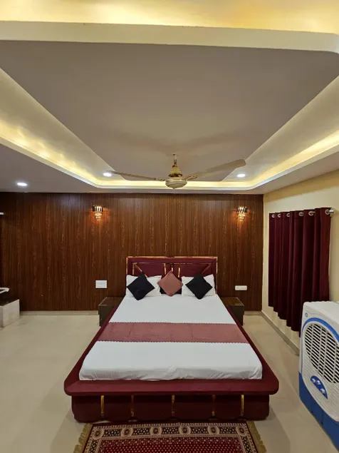 Hotel Bombay Regency - Image 1