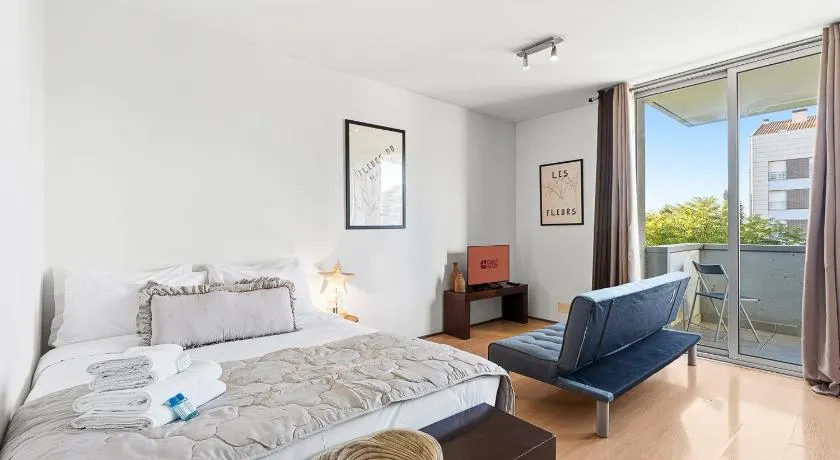 GuestReady - Cosy studio with balcony - Image 1