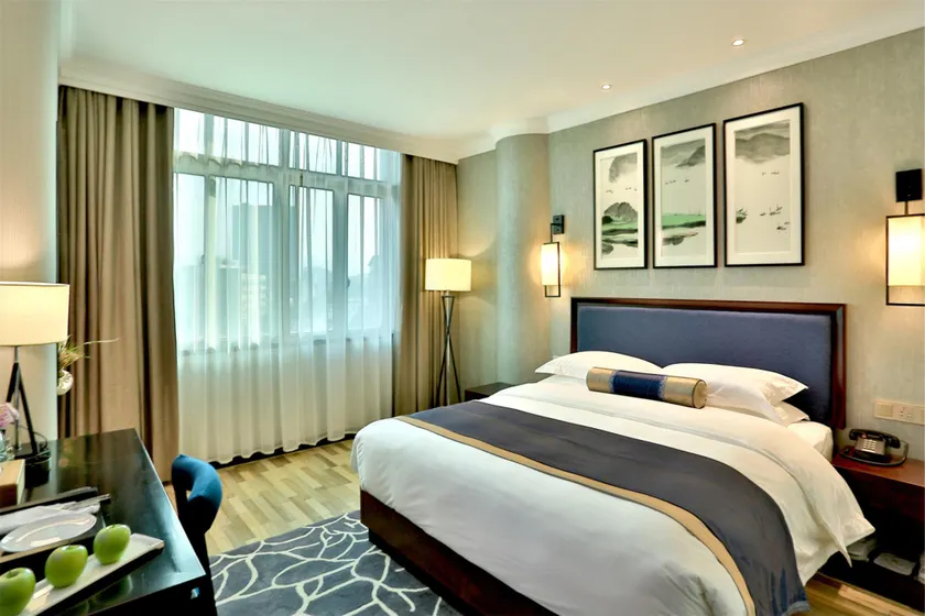 Oriental Hotel - Image 1